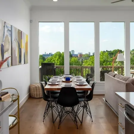 New Urban Elegance - Scenic 2Br City Views